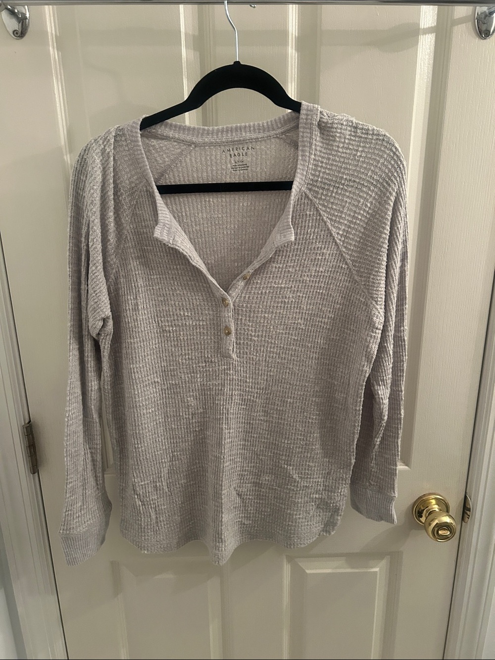 American Eagle Outfitters Light Gray Waffle Henley Long Sleeve Tee